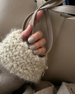 SHEESH Nails – Rocky Beach – UV-Nagelfolien in warmem Sandbeige, Bild 05: Produktansicht.