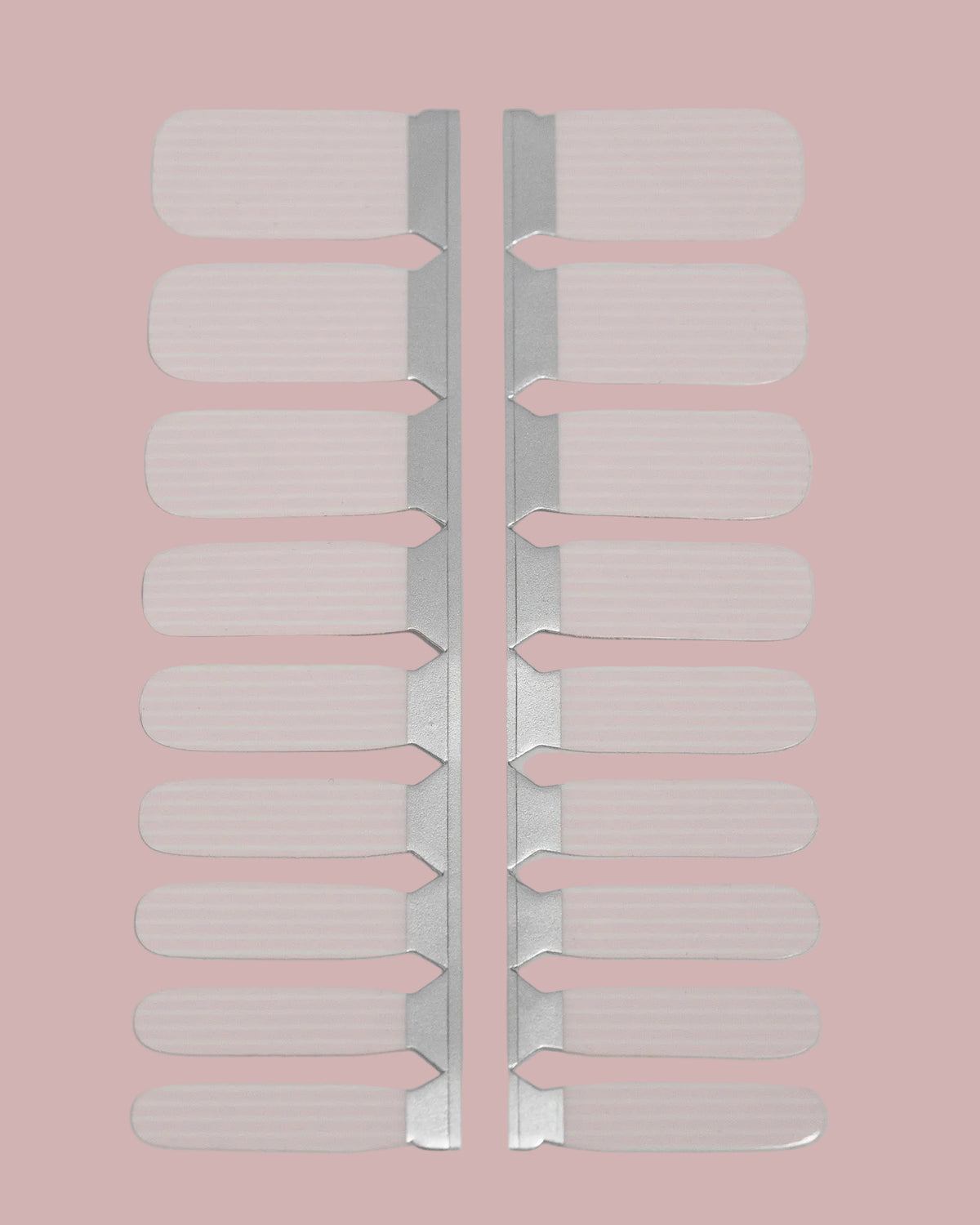 SHEESH Nails – Stripe, Bild 03: Kinder-Nagelfolie Stripe mit zartrosa-weißen Streifen auf Trägerfolie.