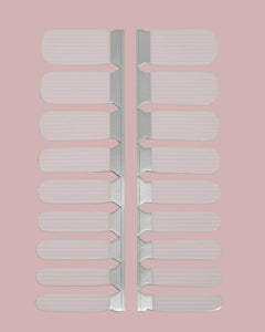 SHEESH Nails – Stripe, Bild 03: Kinder-Nagelfolie Stripe mit zartrosa-weißen Streifen auf Trägerfolie.